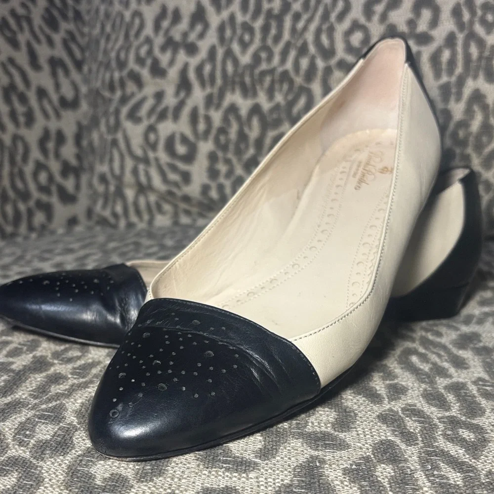 Brooks Brothers ballet flats black & cream leather flats eyelet toe detail 8.5